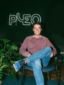 Pleo voit plus grand en France